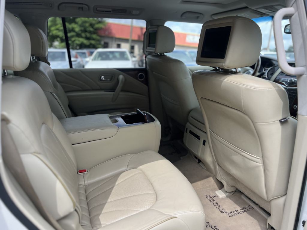 2015 INFINITI QX80 Image 9