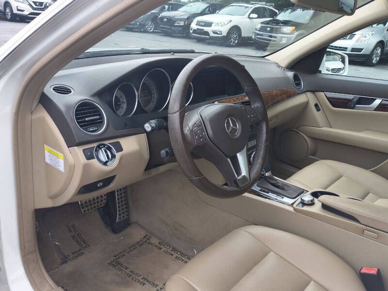2013 Mercedes-Benz C-Class Image 9