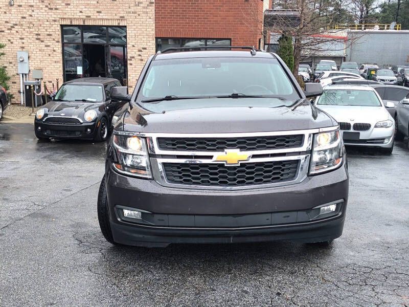 2018 Chevrolet Suburban Image 2