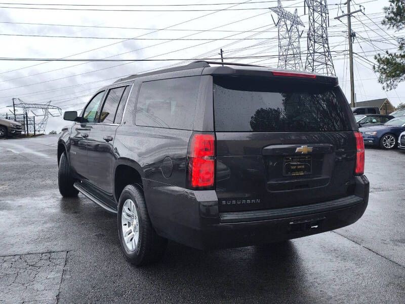 2018 Chevrolet Suburban Image 6