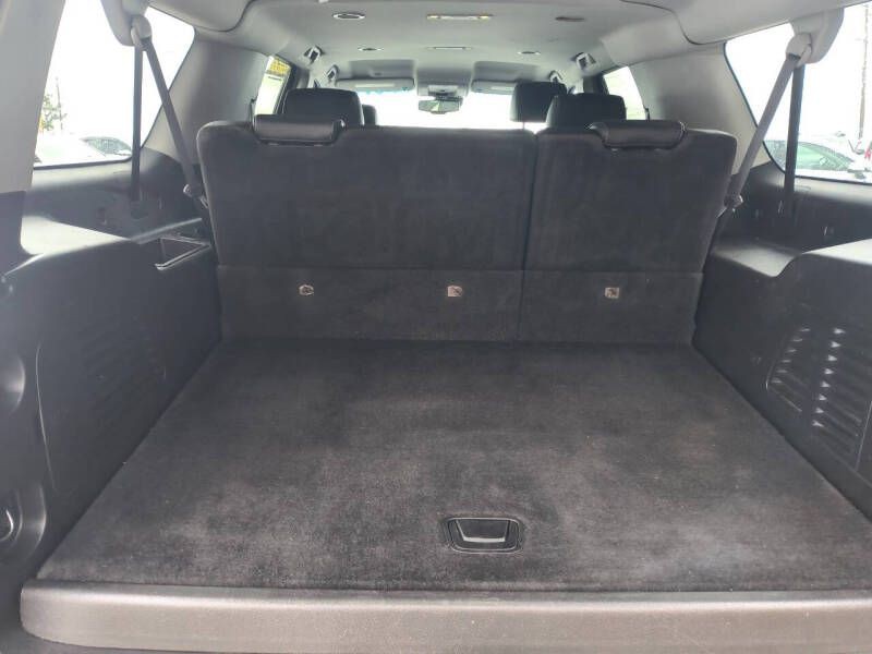 2018 Chevrolet Suburban Image 11