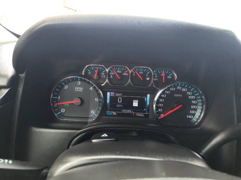 2018 Chevrolet Suburban Image 15