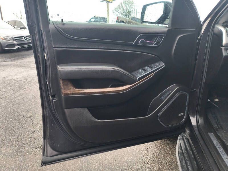 2018 Chevrolet Suburban Image 16