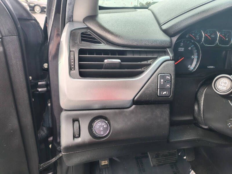 2018 Chevrolet Suburban Image 17