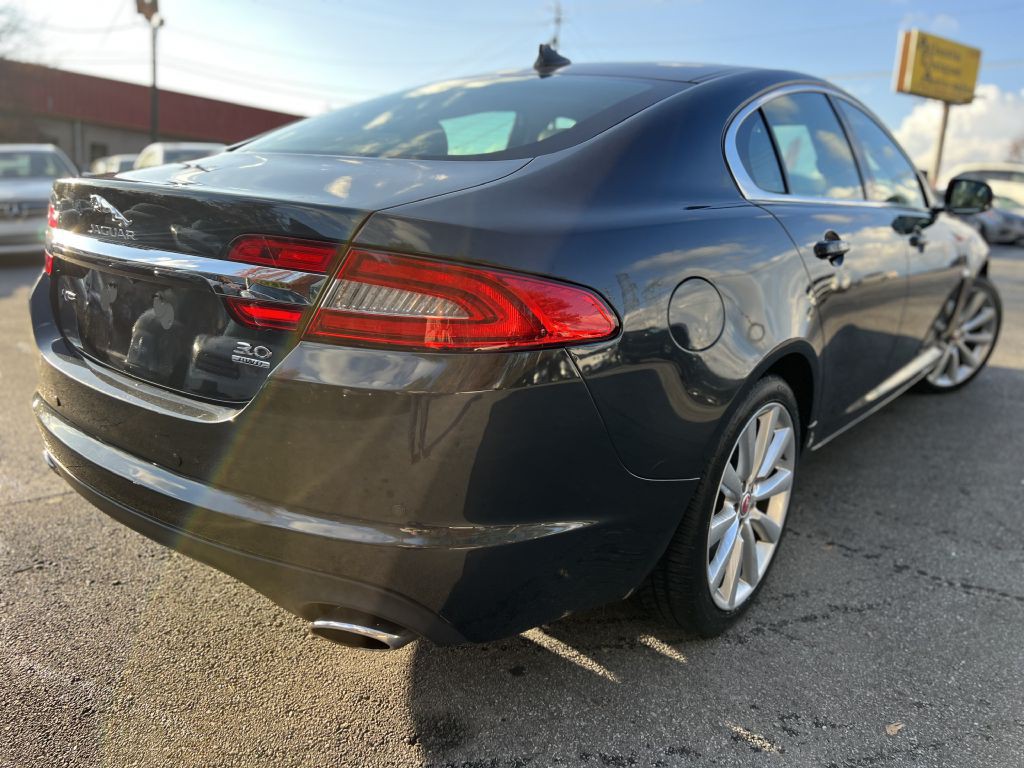 2014 Jaguar XF Image 4