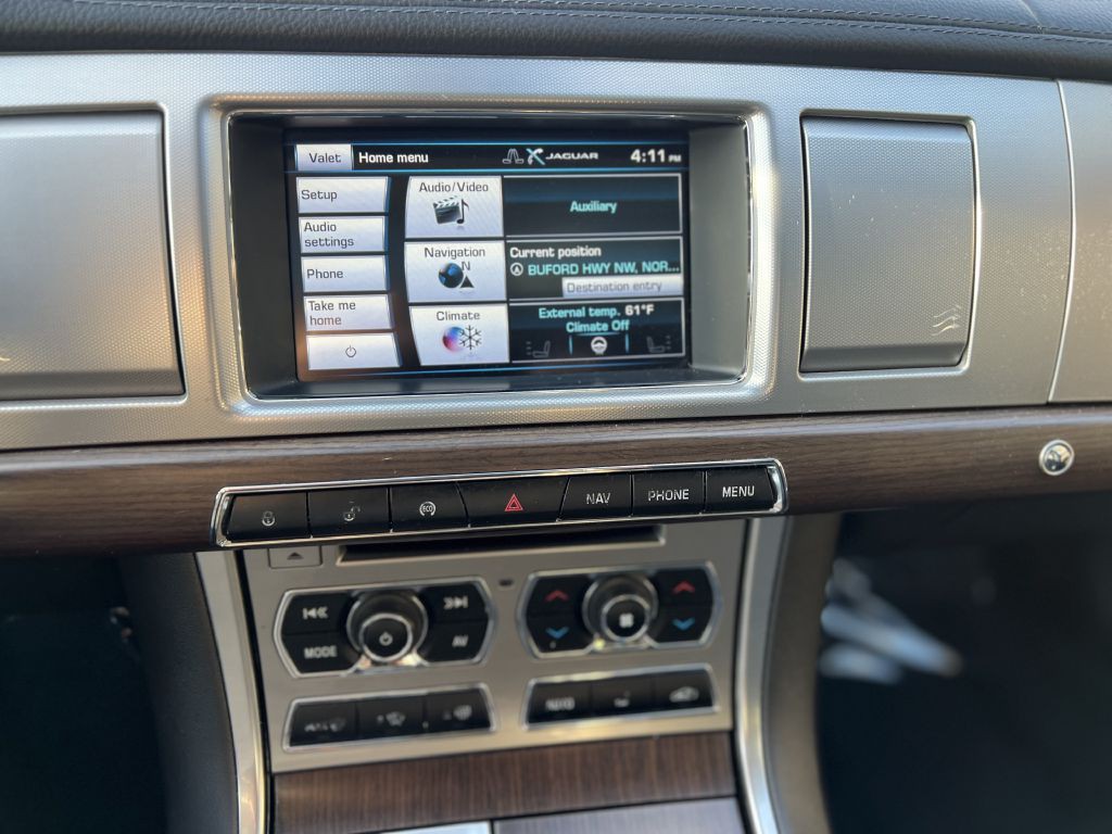 2014 Jaguar XF Image 14