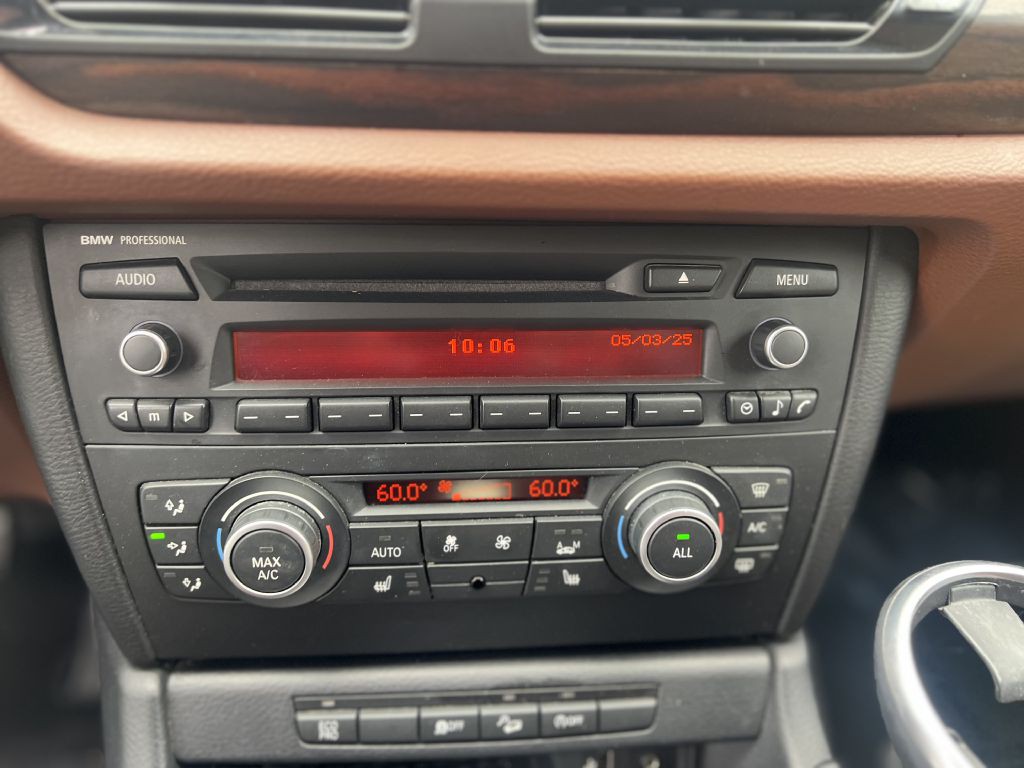 2013 BMW X1 Image 16