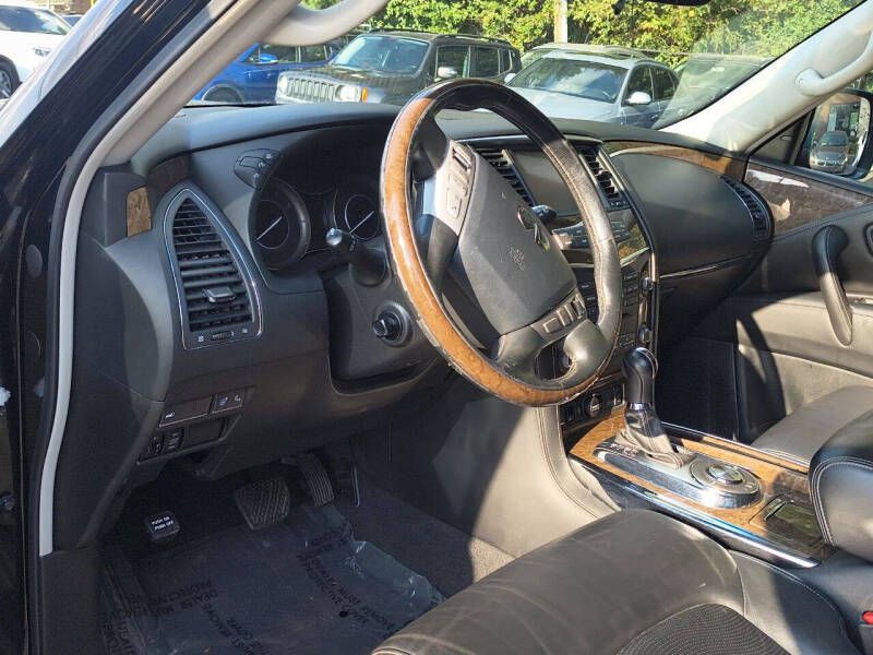 2017 INFINITI QX80 Image 9