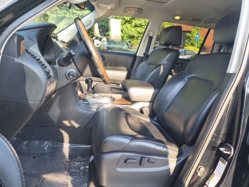 2017 INFINITI QX80 Image 10