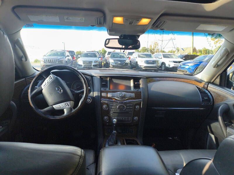 2017 INFINITI QX80 Image 15