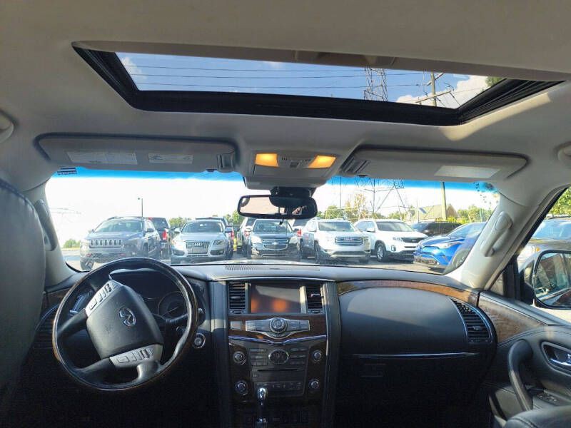 2017 INFINITI QX80 Image 16