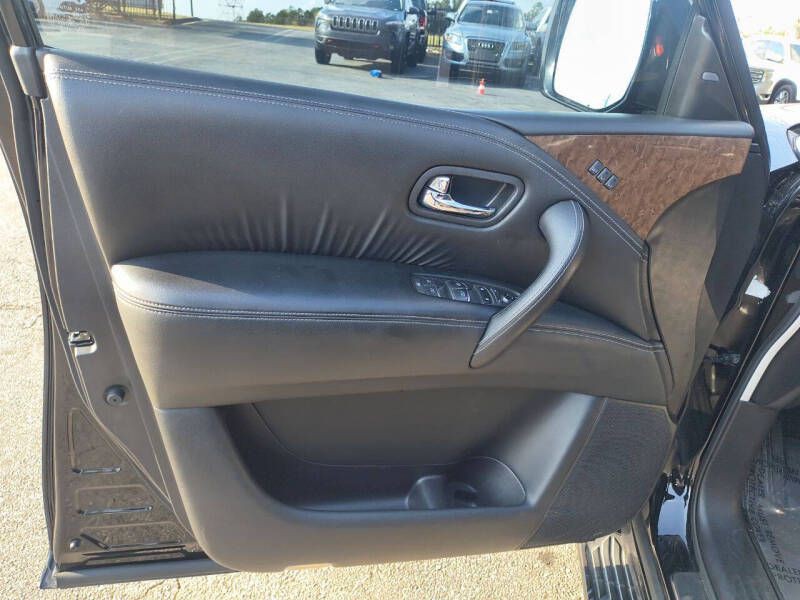 2017 INFINITI QX80 Image 18