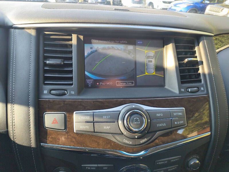 2017 INFINITI QX80 Image 24