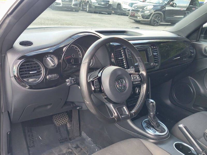 2016 Volkswagen Beetle Image 9