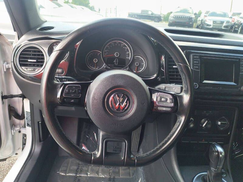 2016 Volkswagen Beetle Image 12