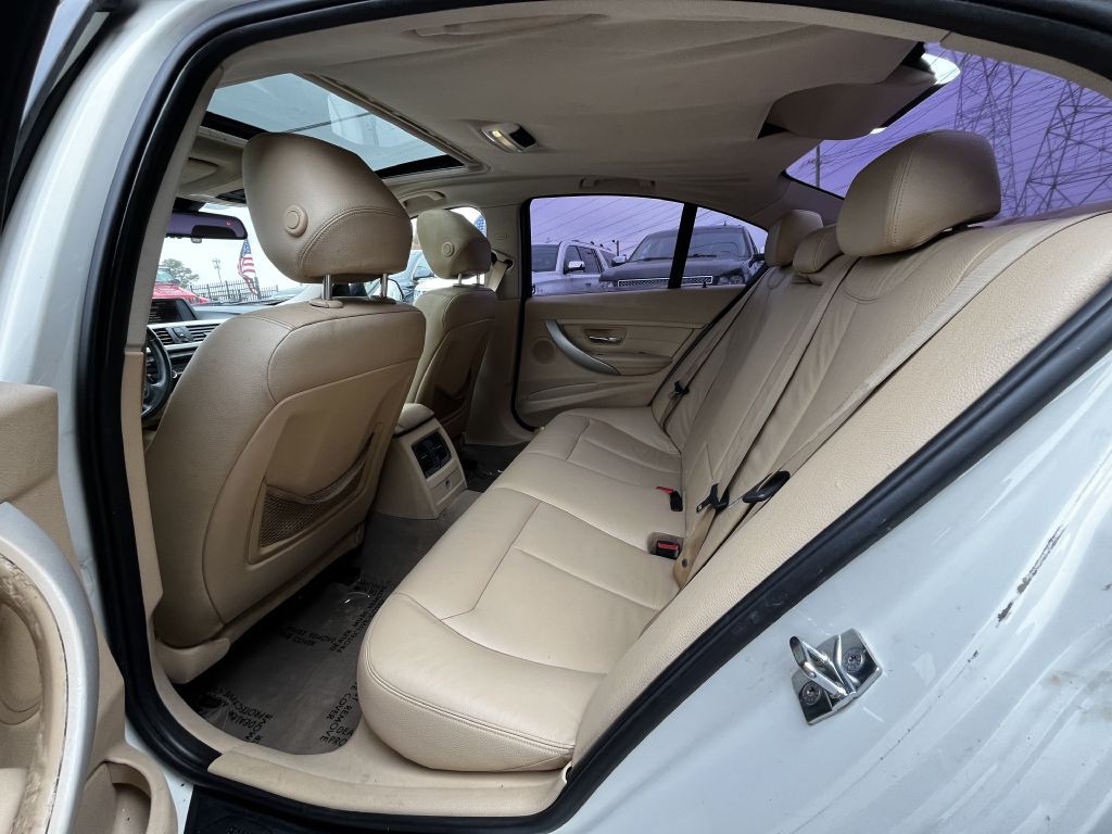 2012 BMW 3 Series Image 9