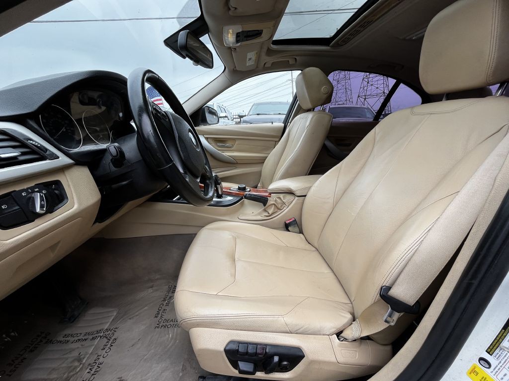 2012 BMW 3 Series Image 10