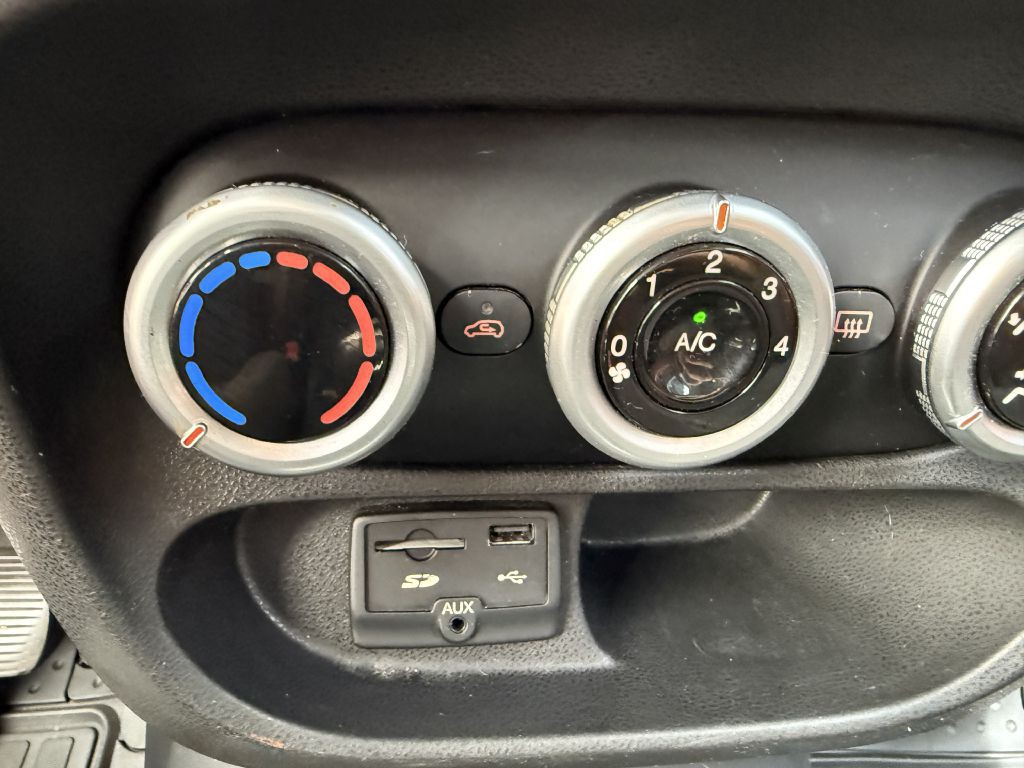 2014 FIAT 500L Image 8