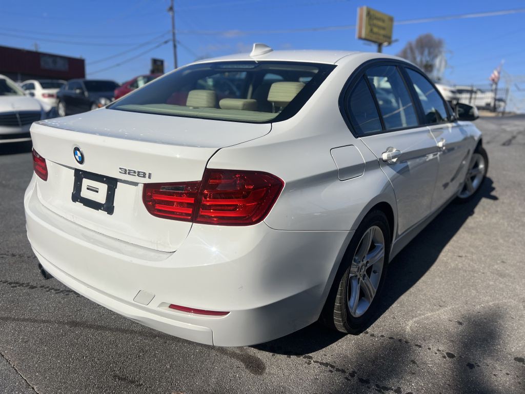 2014 BMW 3 Series Image 4