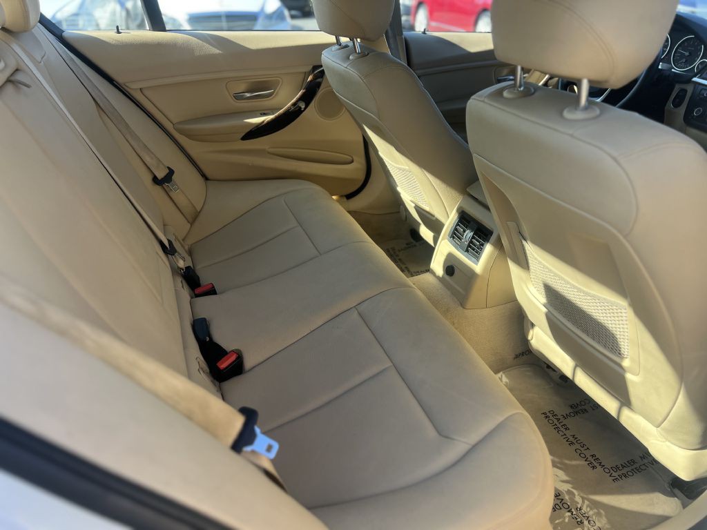 2014 BMW 3 Series Image 9