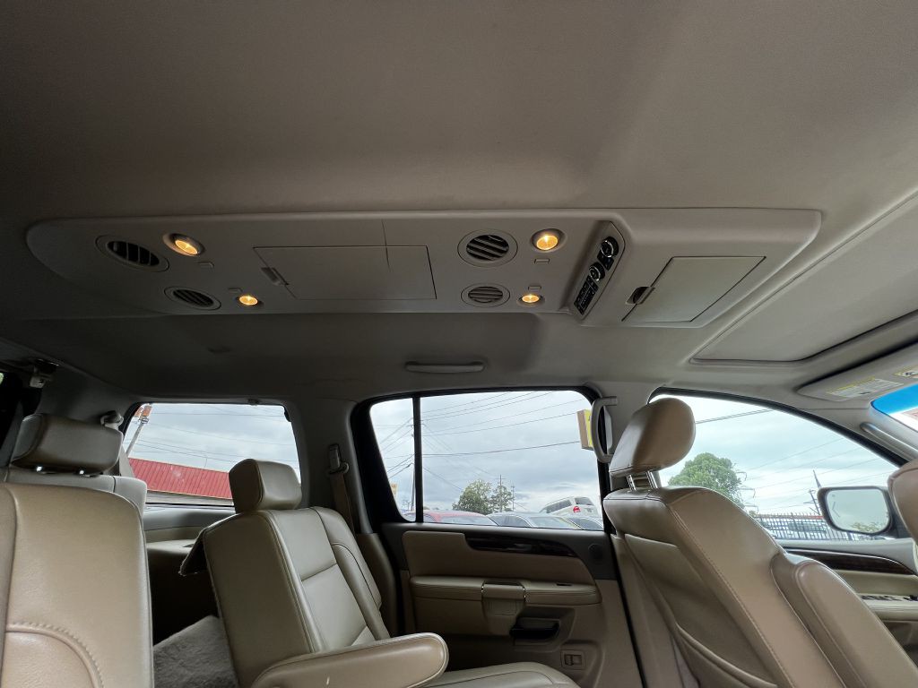 2011 Nissan Armada Image 16