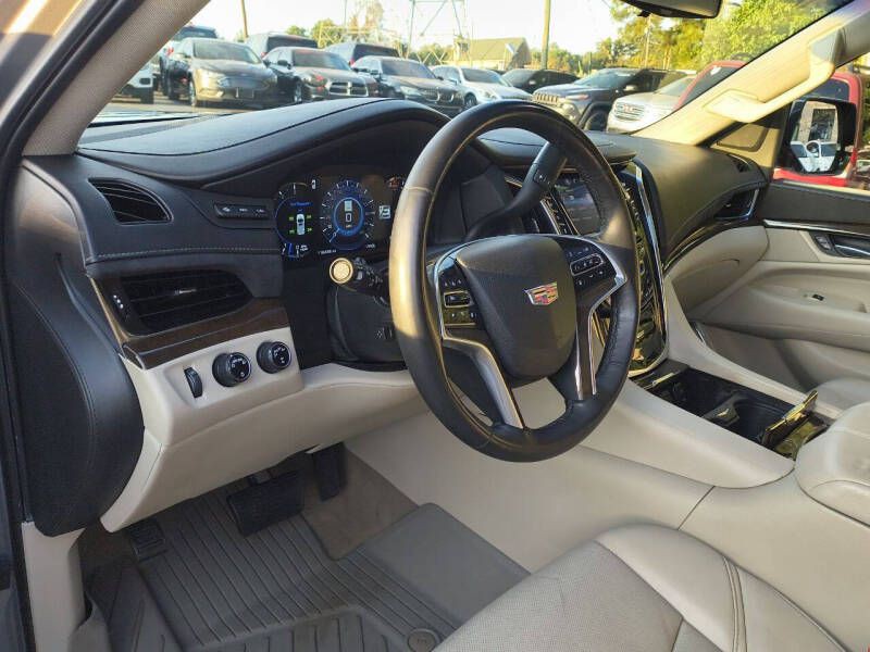 2018 Cadillac Escalade Image 9