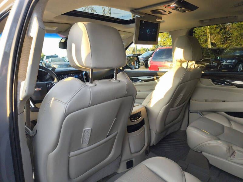 2018 Cadillac Escalade Image 12