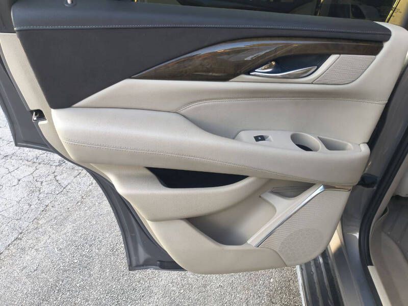 2018 Cadillac Escalade Image 15
