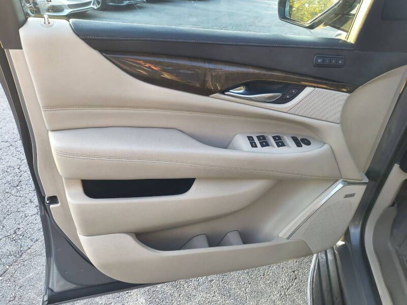 2018 Cadillac Escalade Image 16
