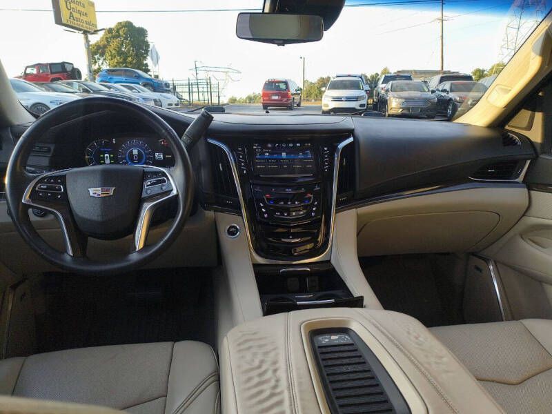2018 Cadillac Escalade Image 18