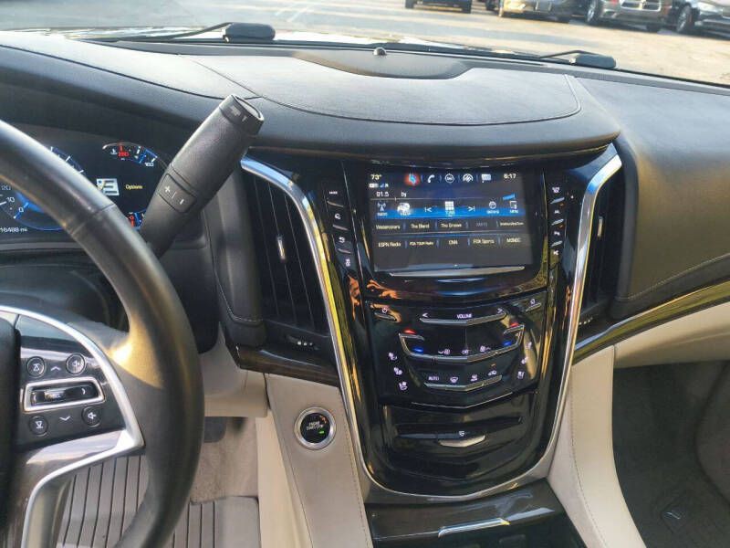 2018 Cadillac Escalade Image 21