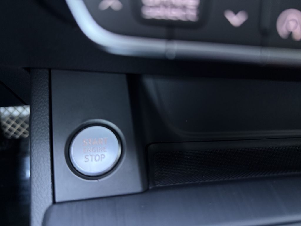 2017 Audi A4 Image 10