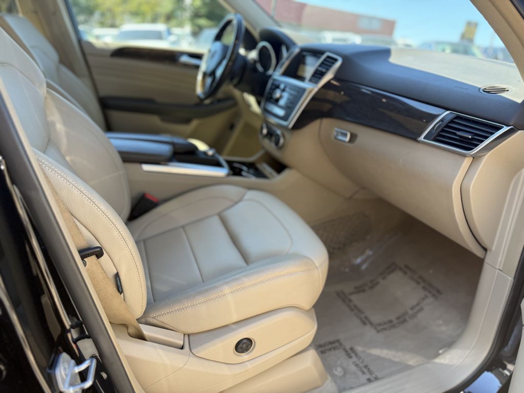 2012 Mercedes-Benz M-Class Image 16