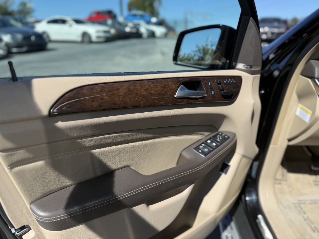 2012 Mercedes-Benz M-Class Image 19