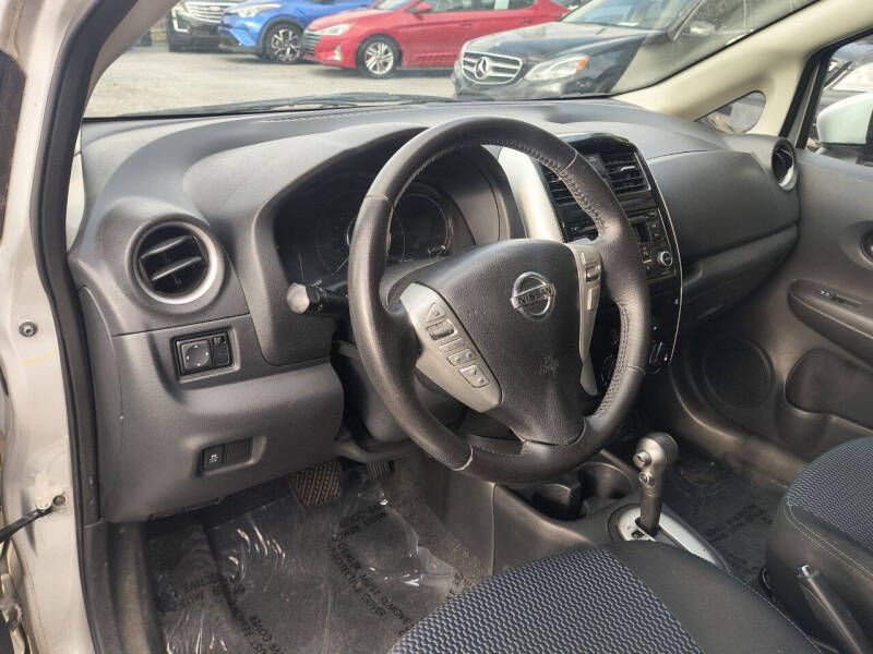 2015 Nissan Versa Image 9