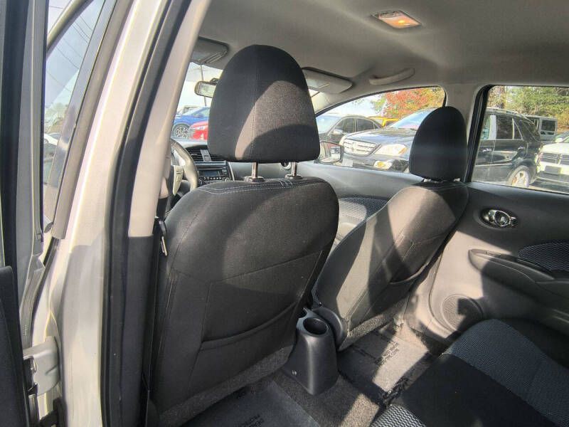 2015 Nissan Versa Image 11