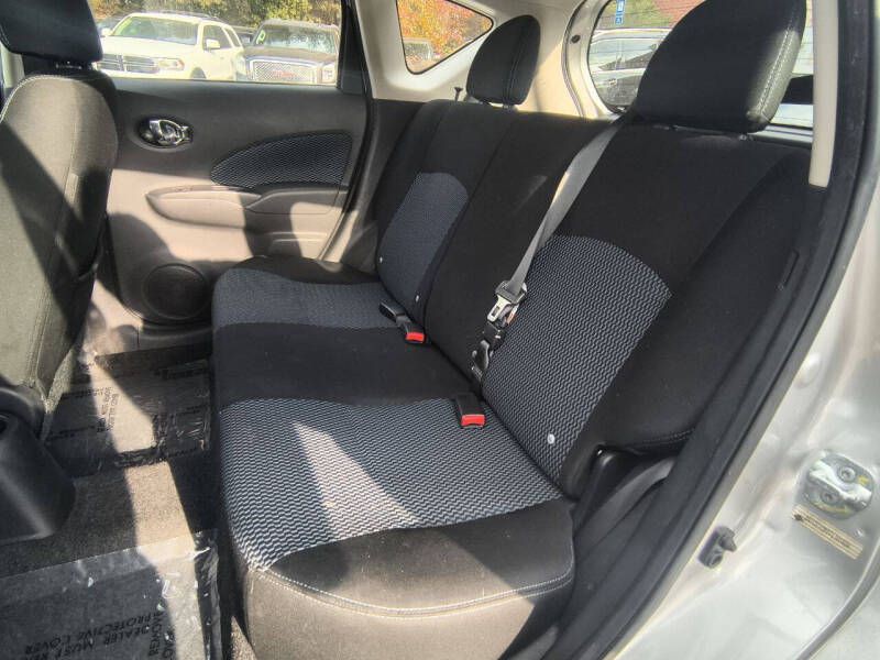 2015 Nissan Versa Image 12