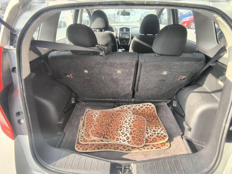 2015 Nissan Versa Image 13