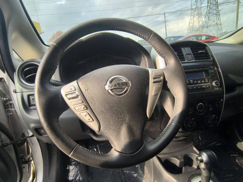 2015 Nissan Versa Image 15