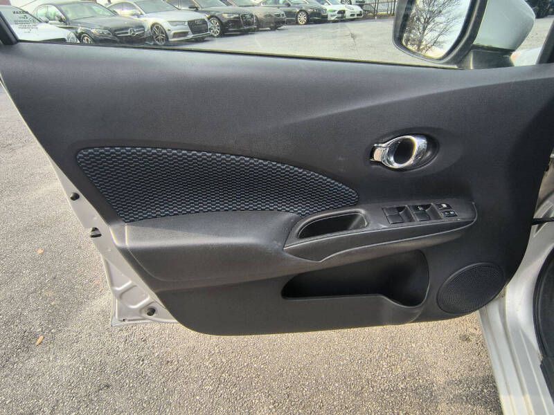 2015 Nissan Versa Image 18