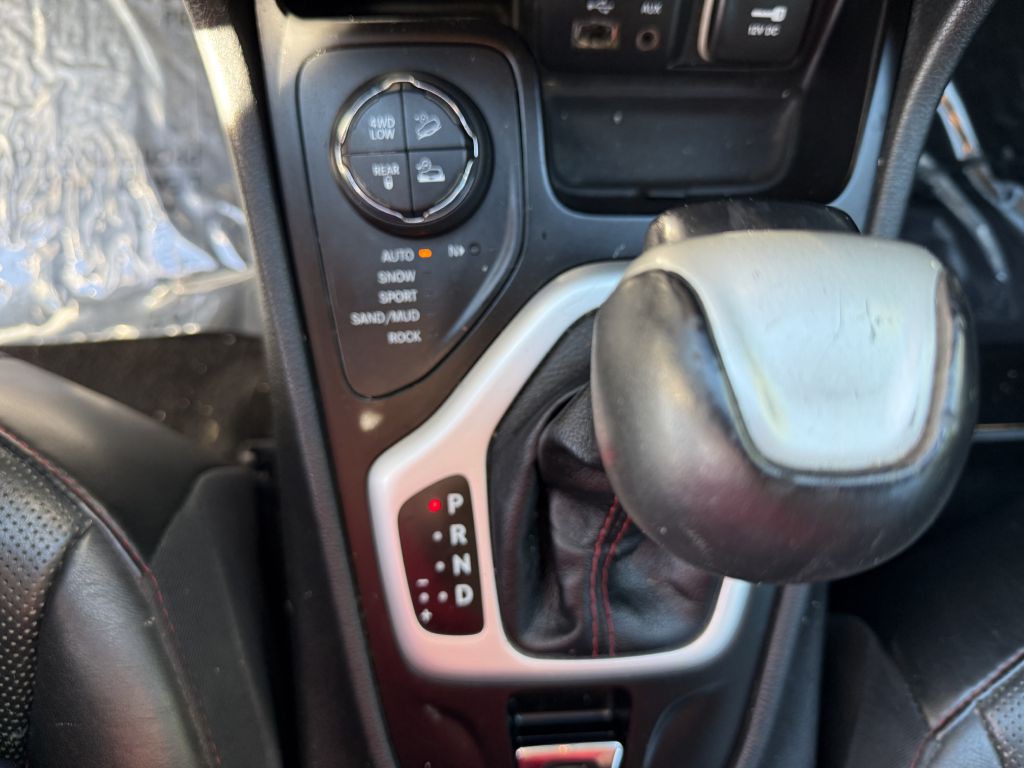 2015 Jeep Cherokee Image 13