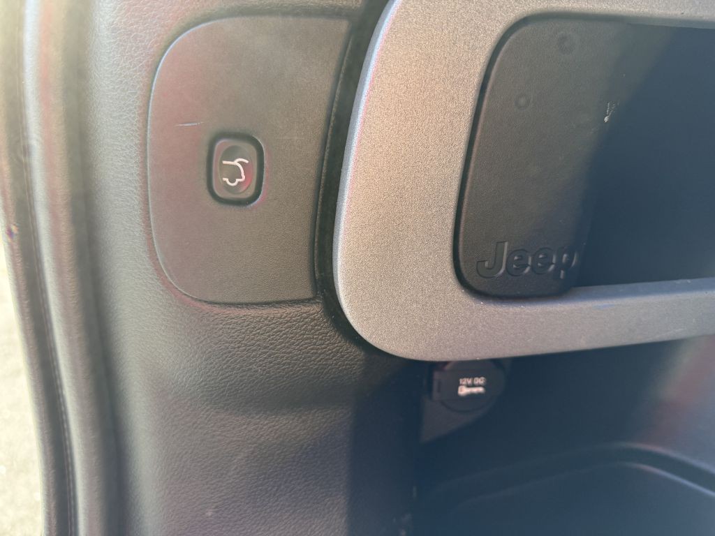 2015 Jeep Cherokee Image 17