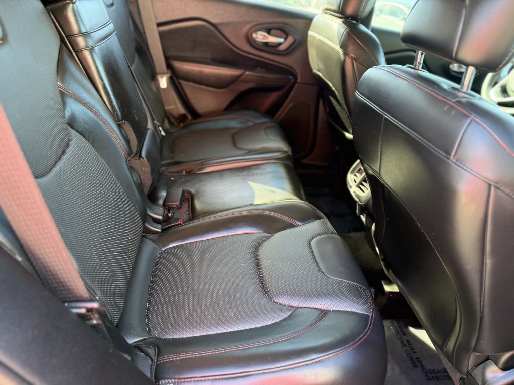 2015 Jeep Cherokee Image 18