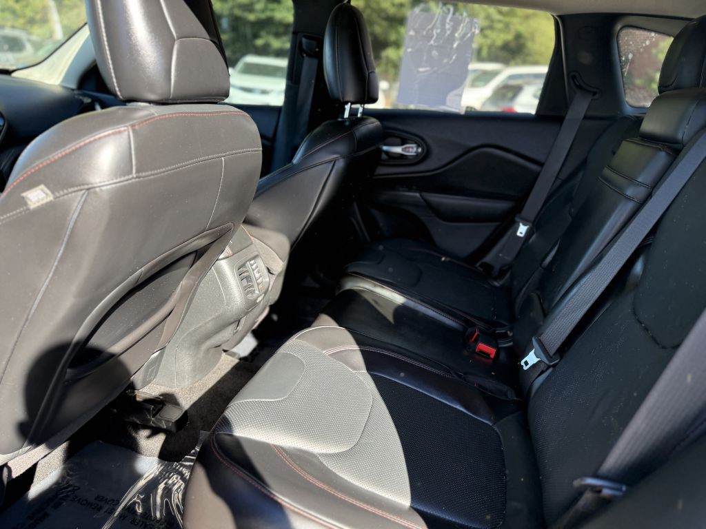 2015 Jeep Cherokee Image 19