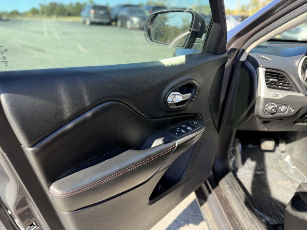 2015 Jeep Cherokee Image 23