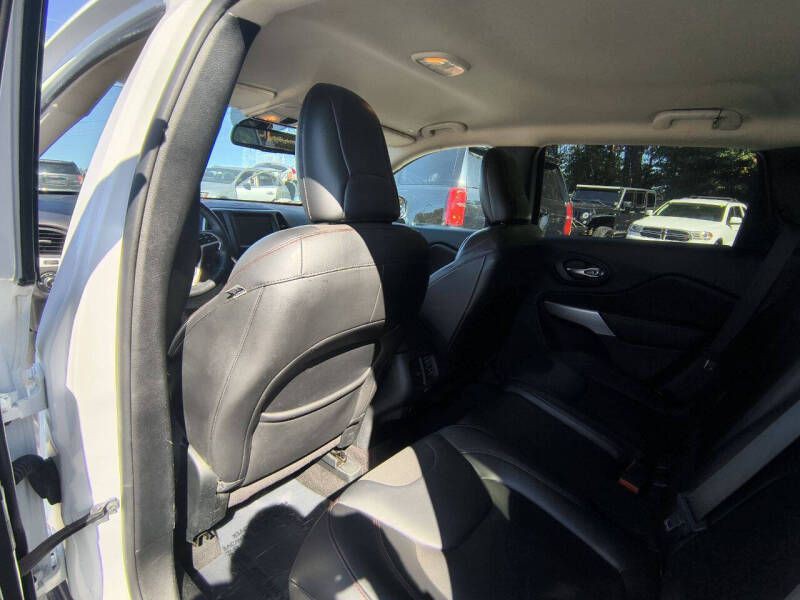 2018 Jeep Cherokee Image 11