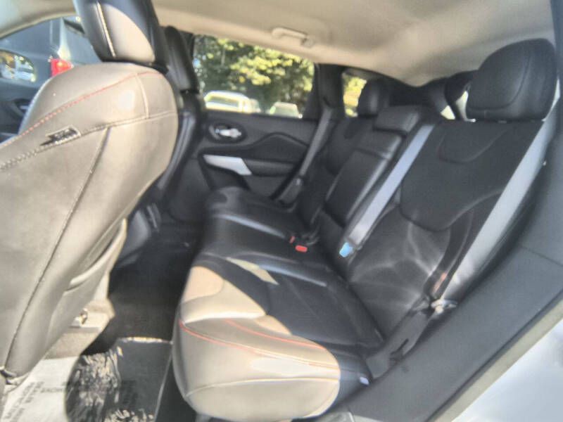 2018 Jeep Cherokee Image 13