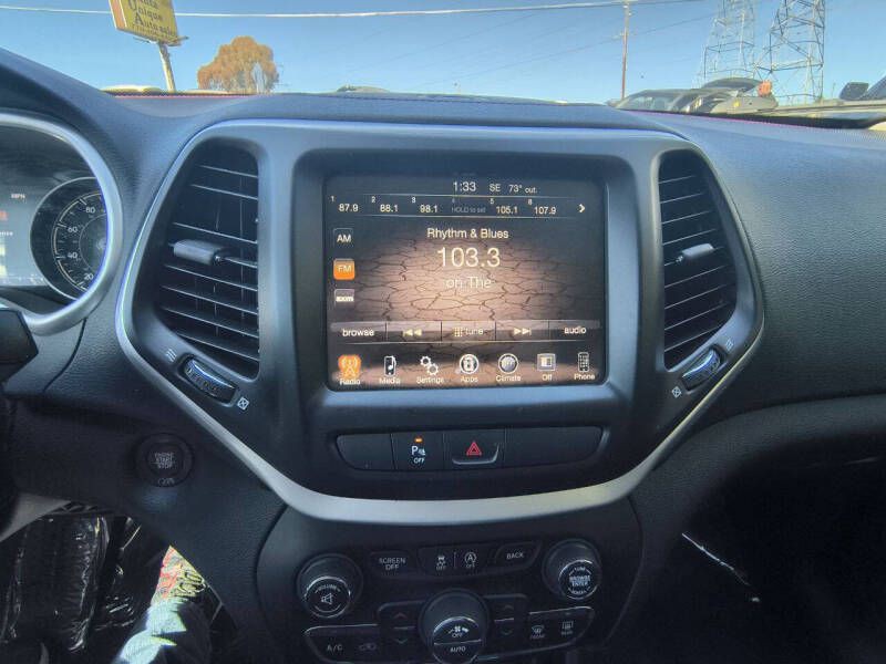 2018 Jeep Cherokee Image 17