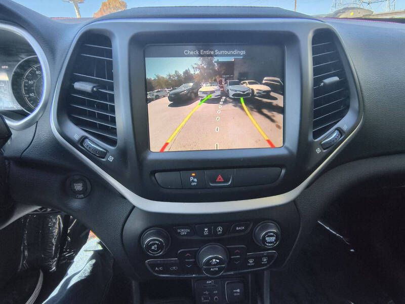 2018 Jeep Cherokee Image 18