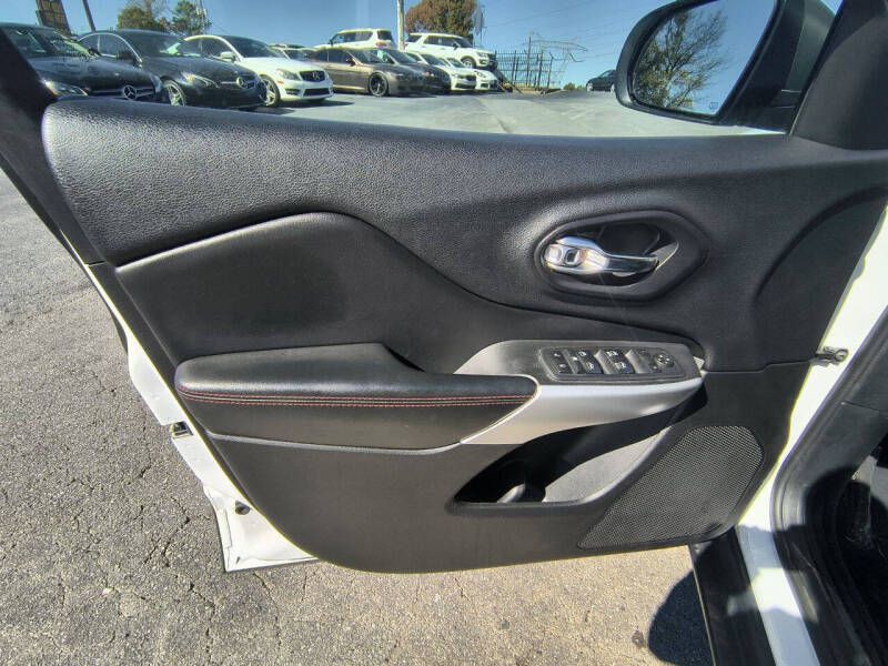 2018 Jeep Cherokee Image 24